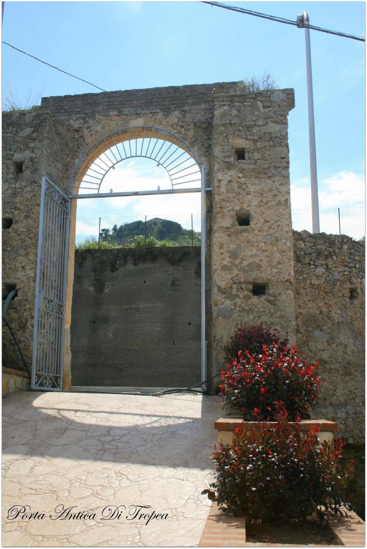 Appartamenti Porta Antica Di Тропеа Екстериор снимка