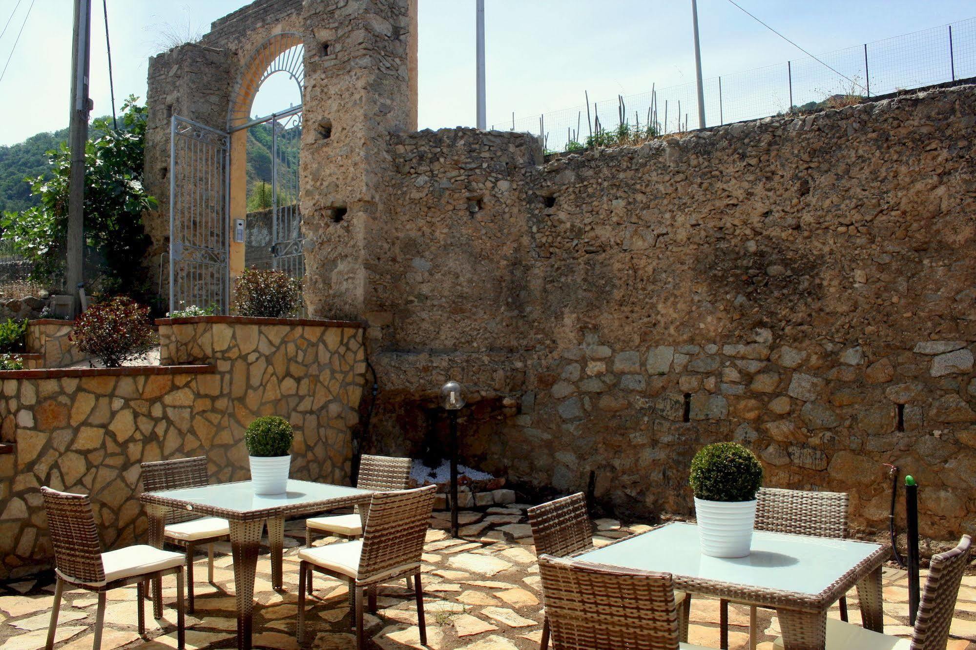 Appartamenti Porta Antica Di Тропеа Екстериор снимка