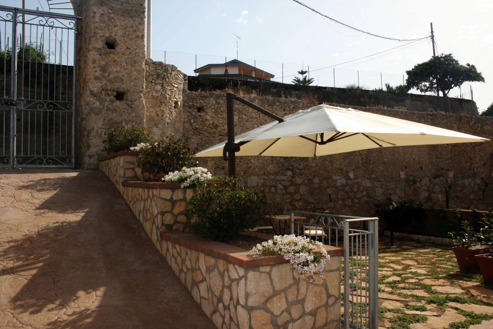 Appartamenti Porta Antica Di Тропеа Екстериор снимка